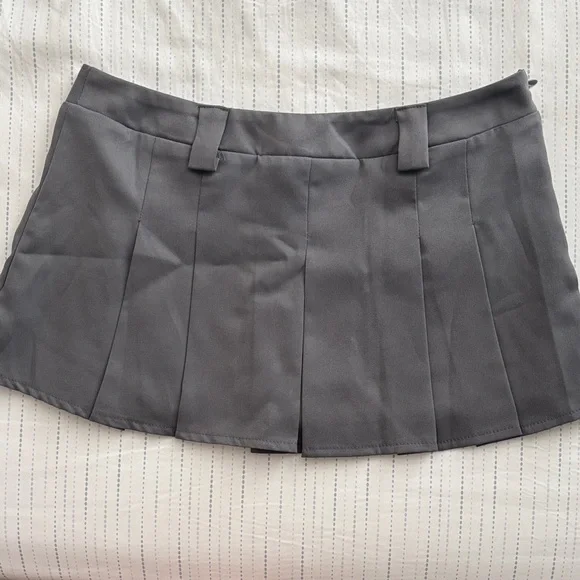 Gray Pleated Mini Skirt - Picture 1 of 2
